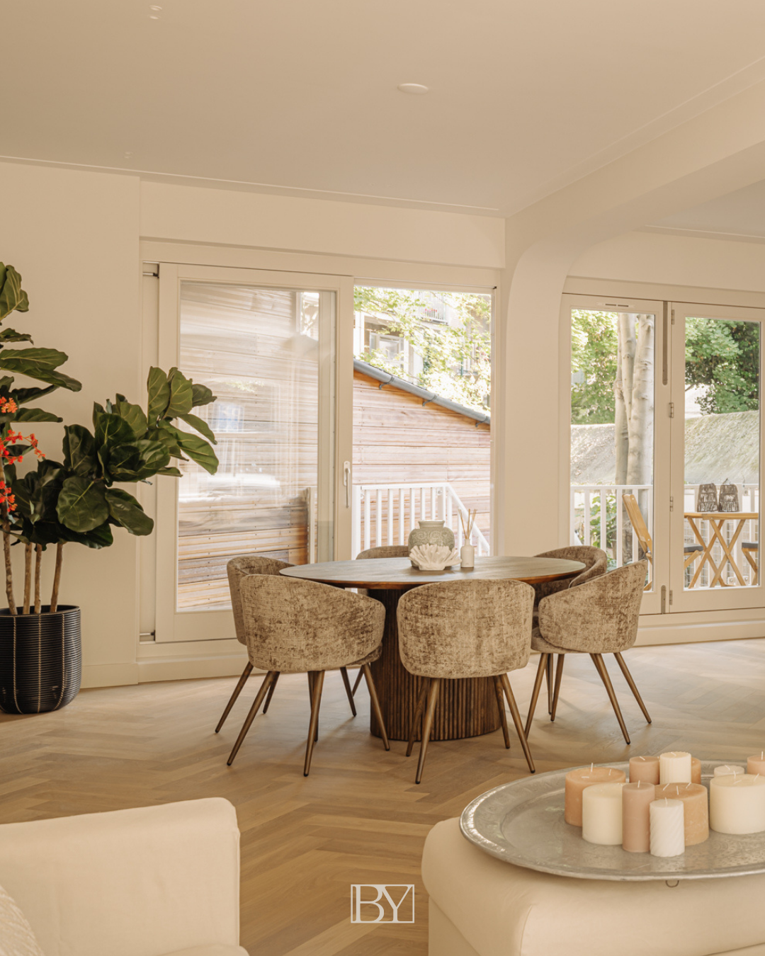 Sfeervolle presentatie van gestylede woning voor verkoop